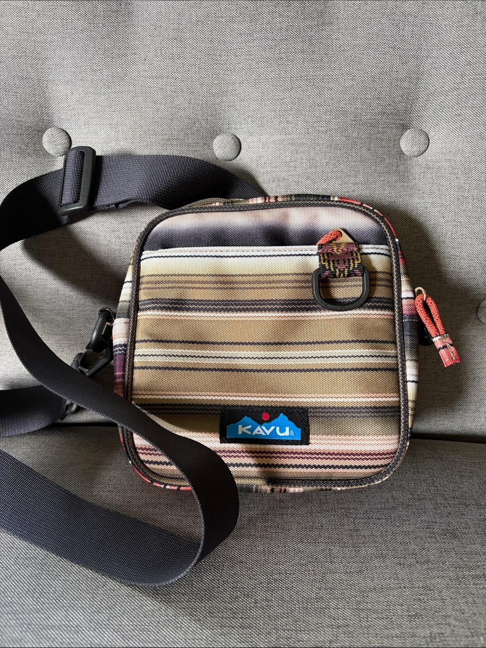 KAVU globetrot Small Crossbody Bag in Brown Stripe